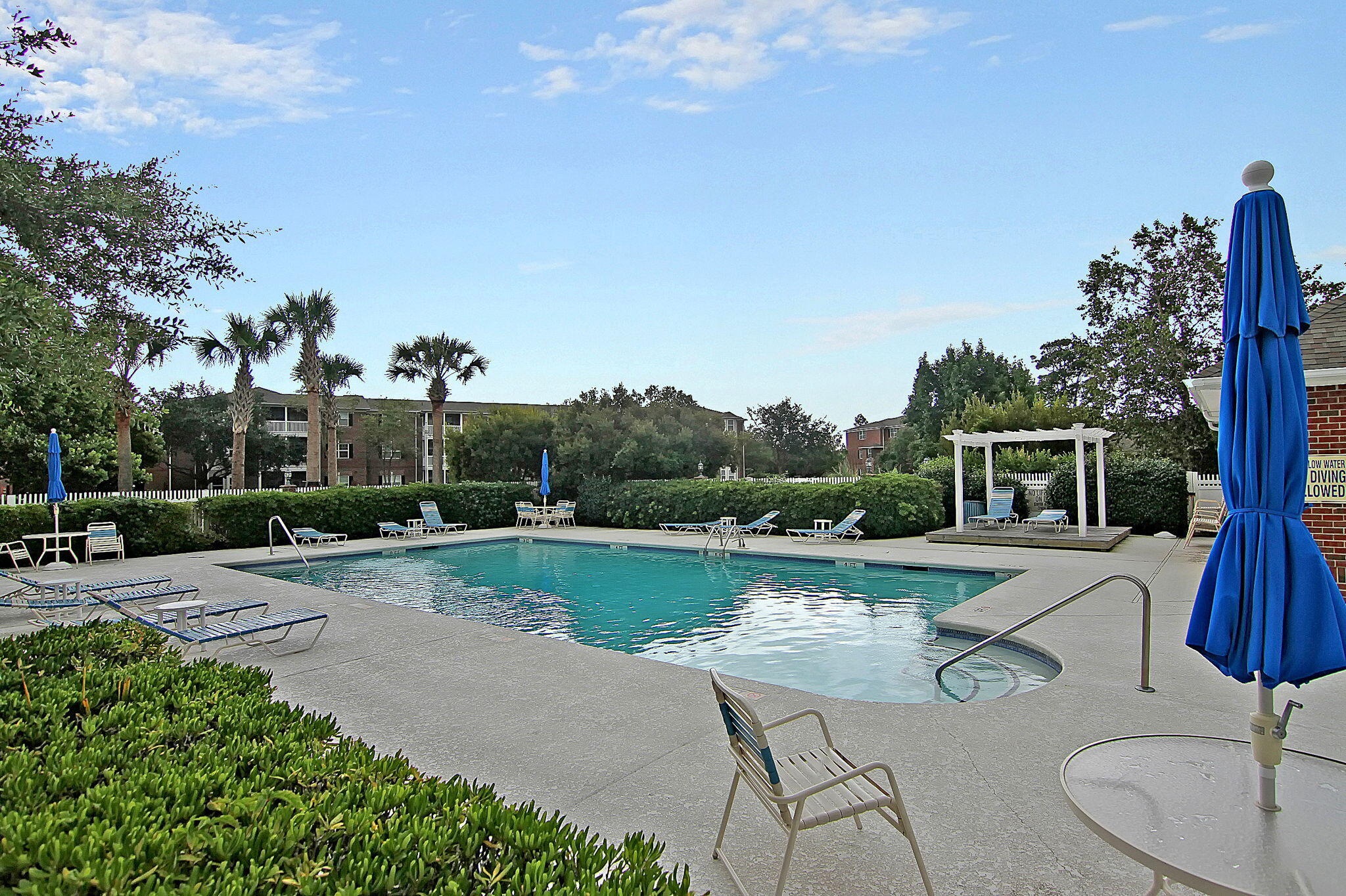 1575 Cambridge Lakes Drive Unit 104e