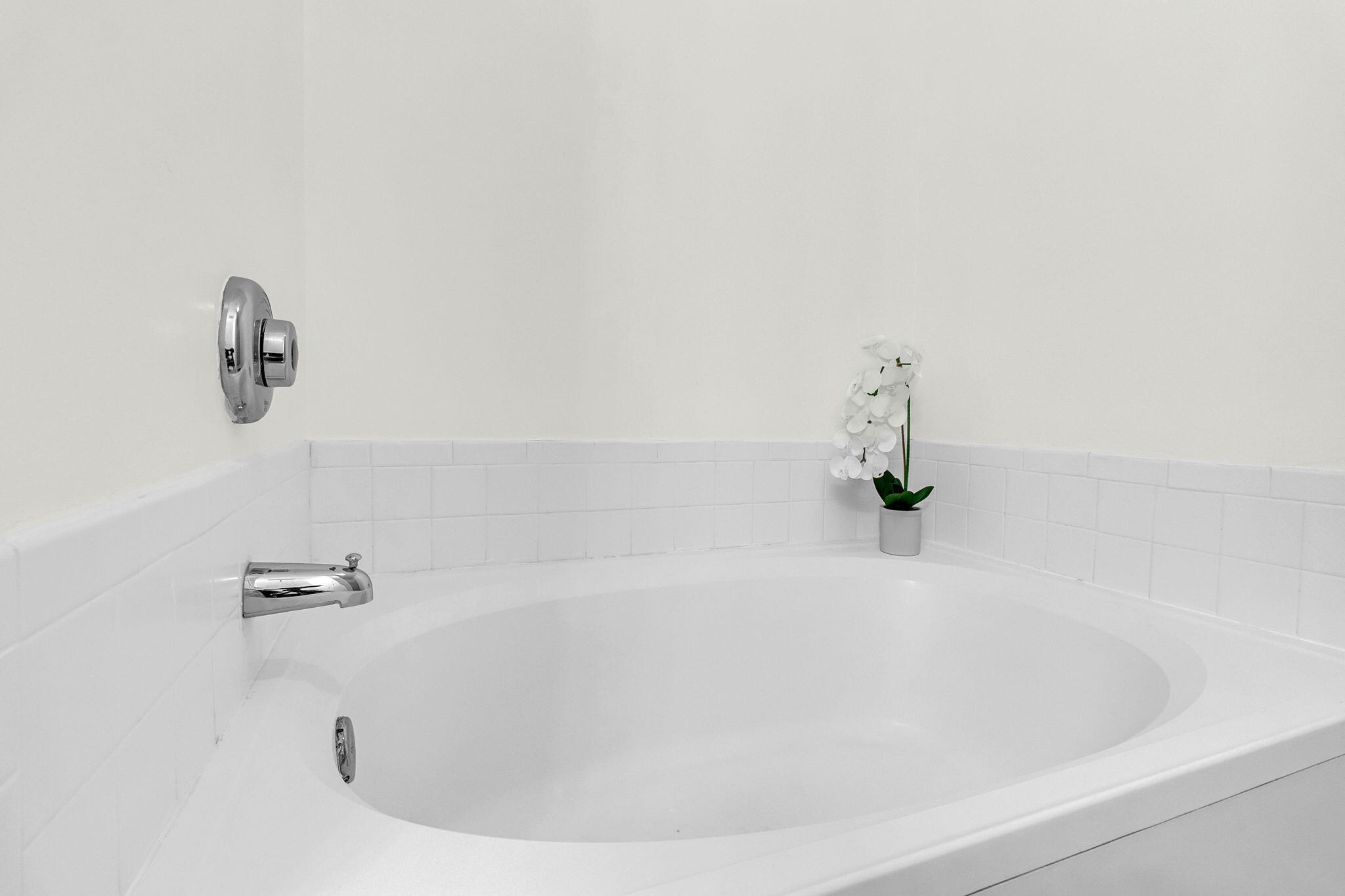 1575 Cambridge Lakes Drive Unit 104e