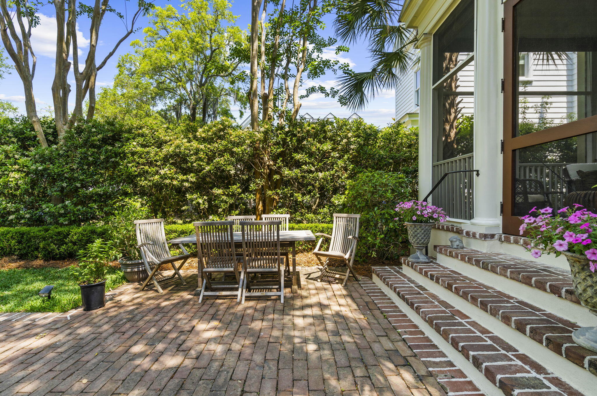 127 Ionsborough Street