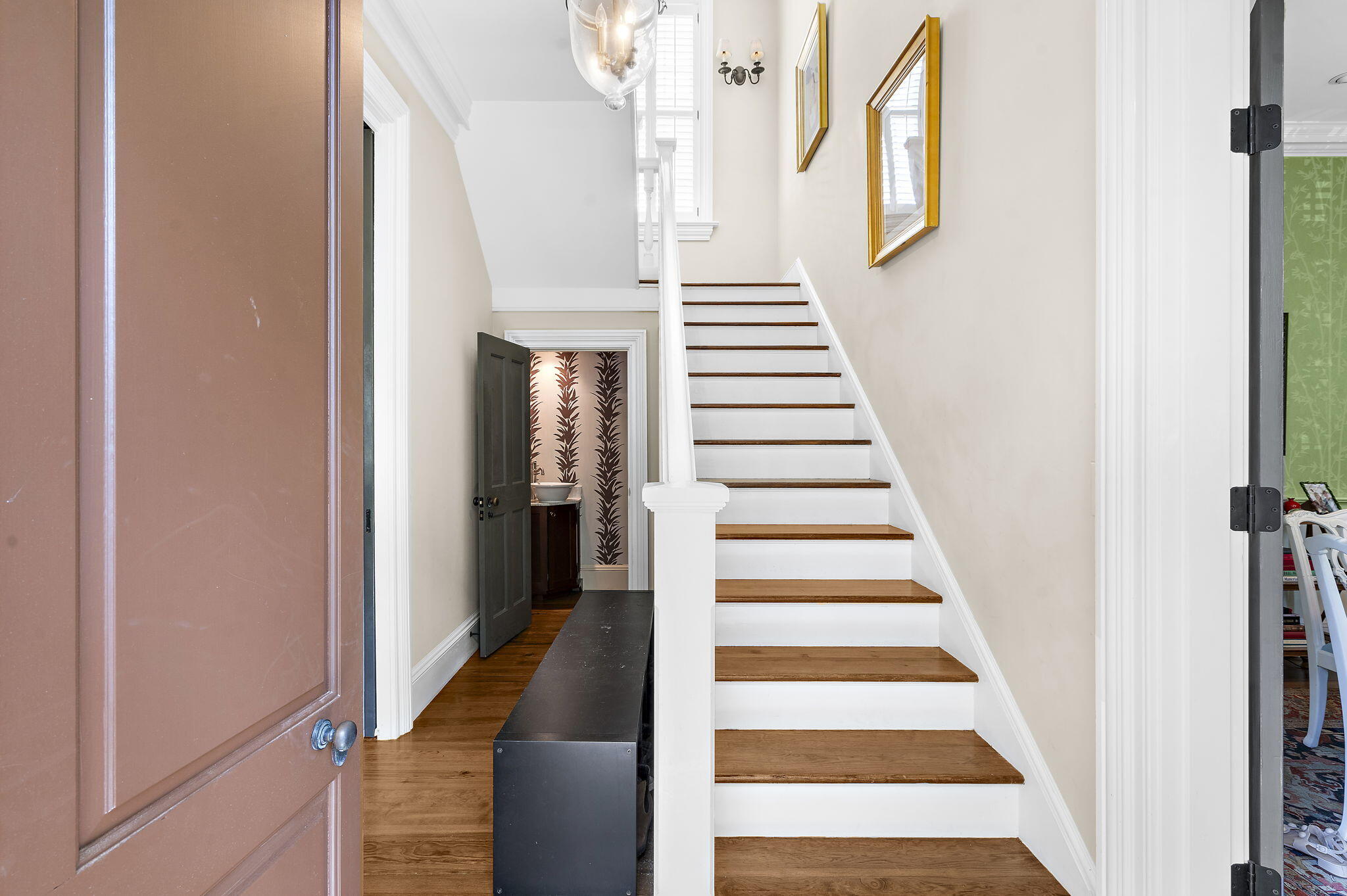 127 Ionsborough Street
