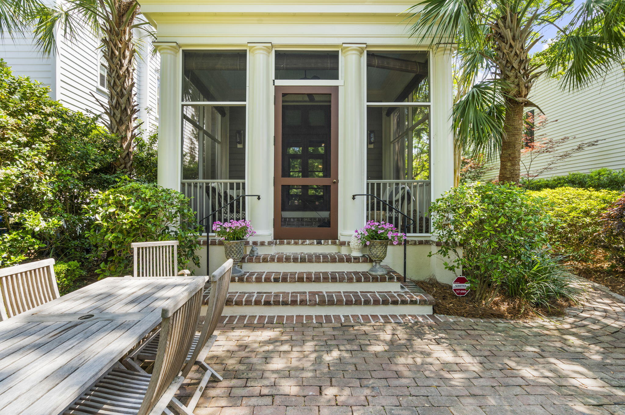 127 Ionsborough Street