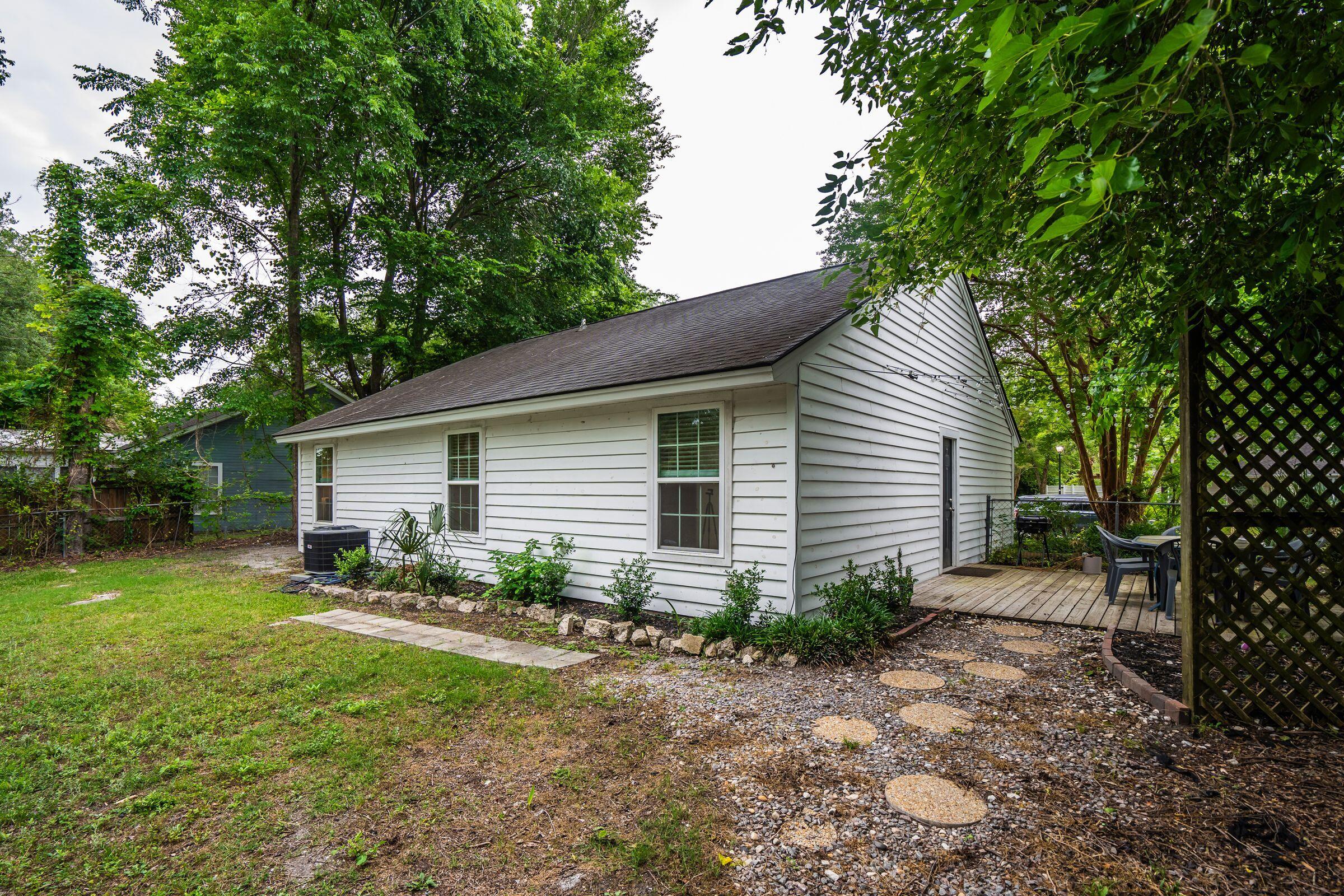 1036 Oakcrest Drive