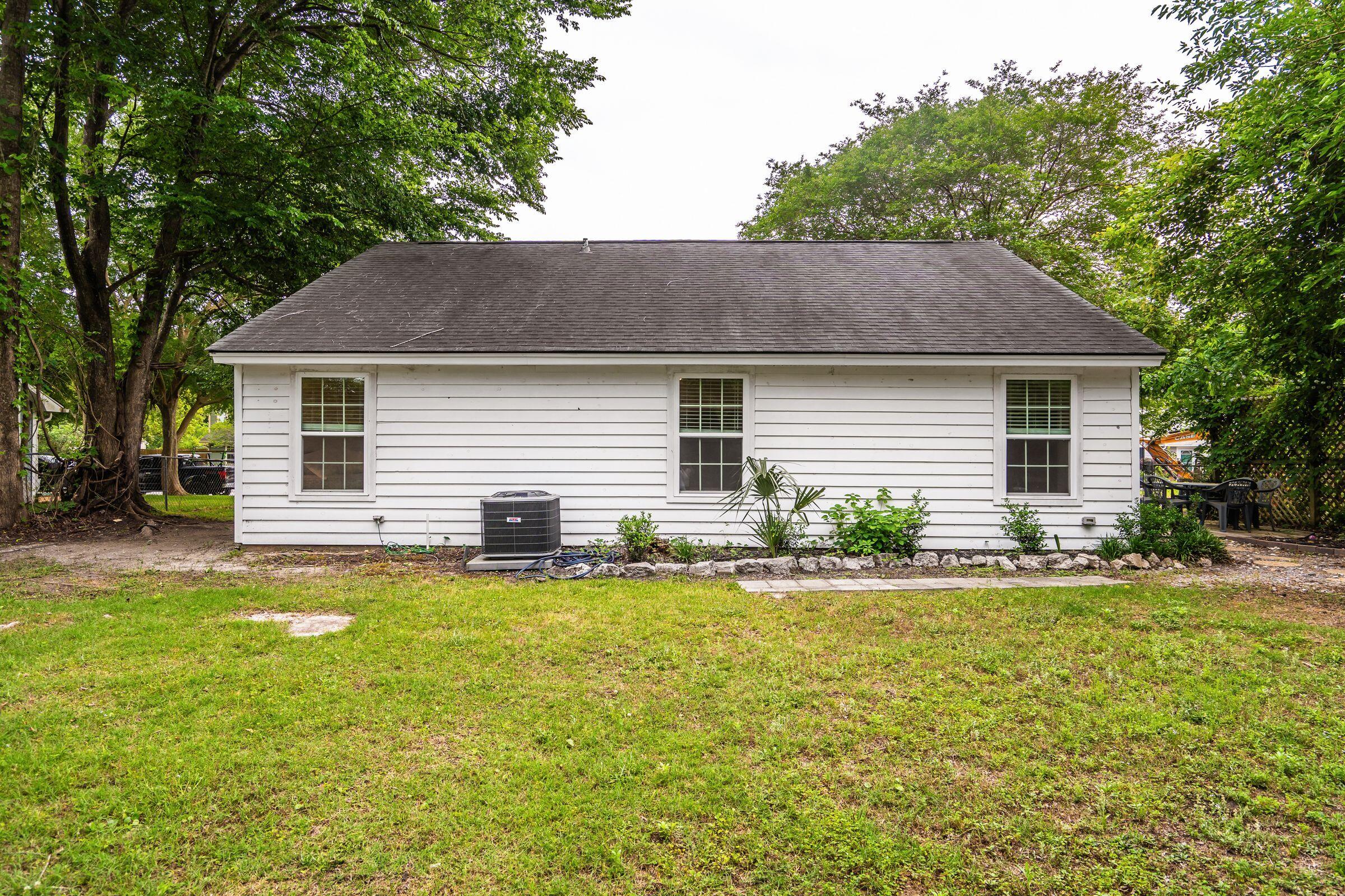 1036 Oakcrest Drive
