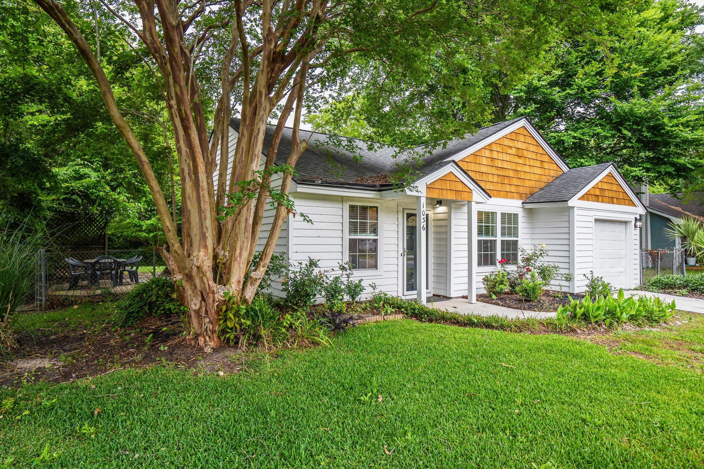 1036 Oakcrest Drive