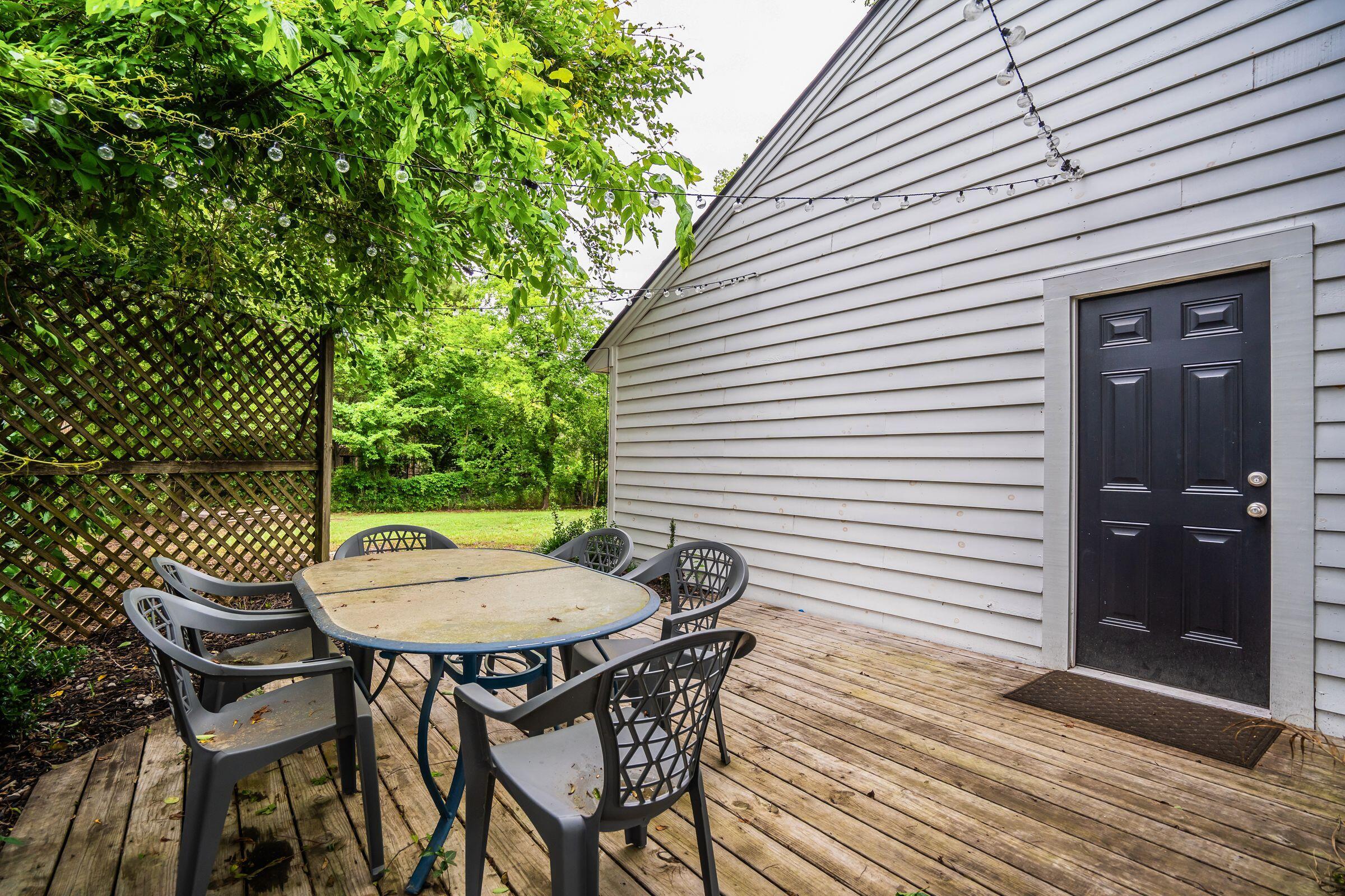 1036 Oakcrest Drive