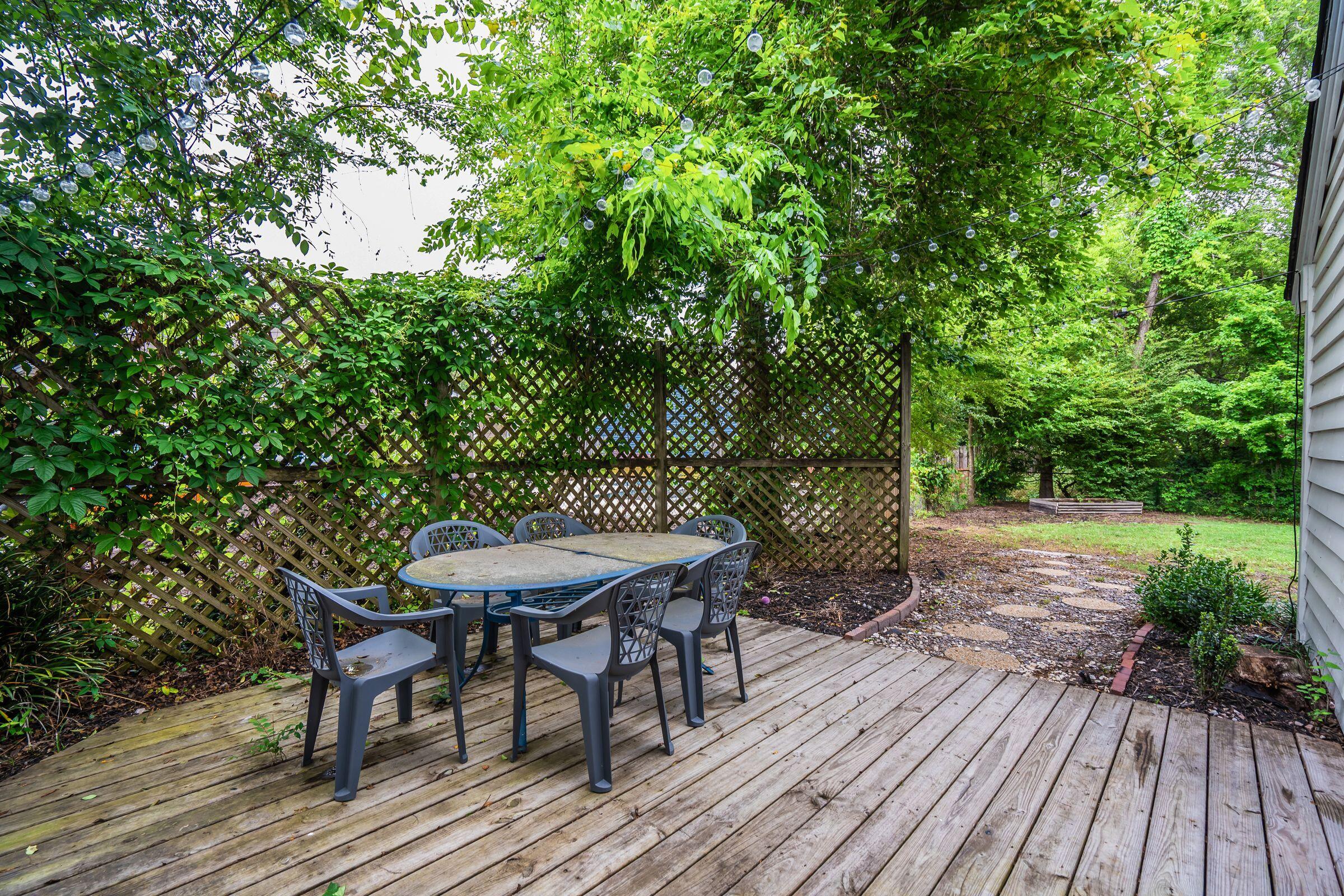 1036 Oakcrest Drive