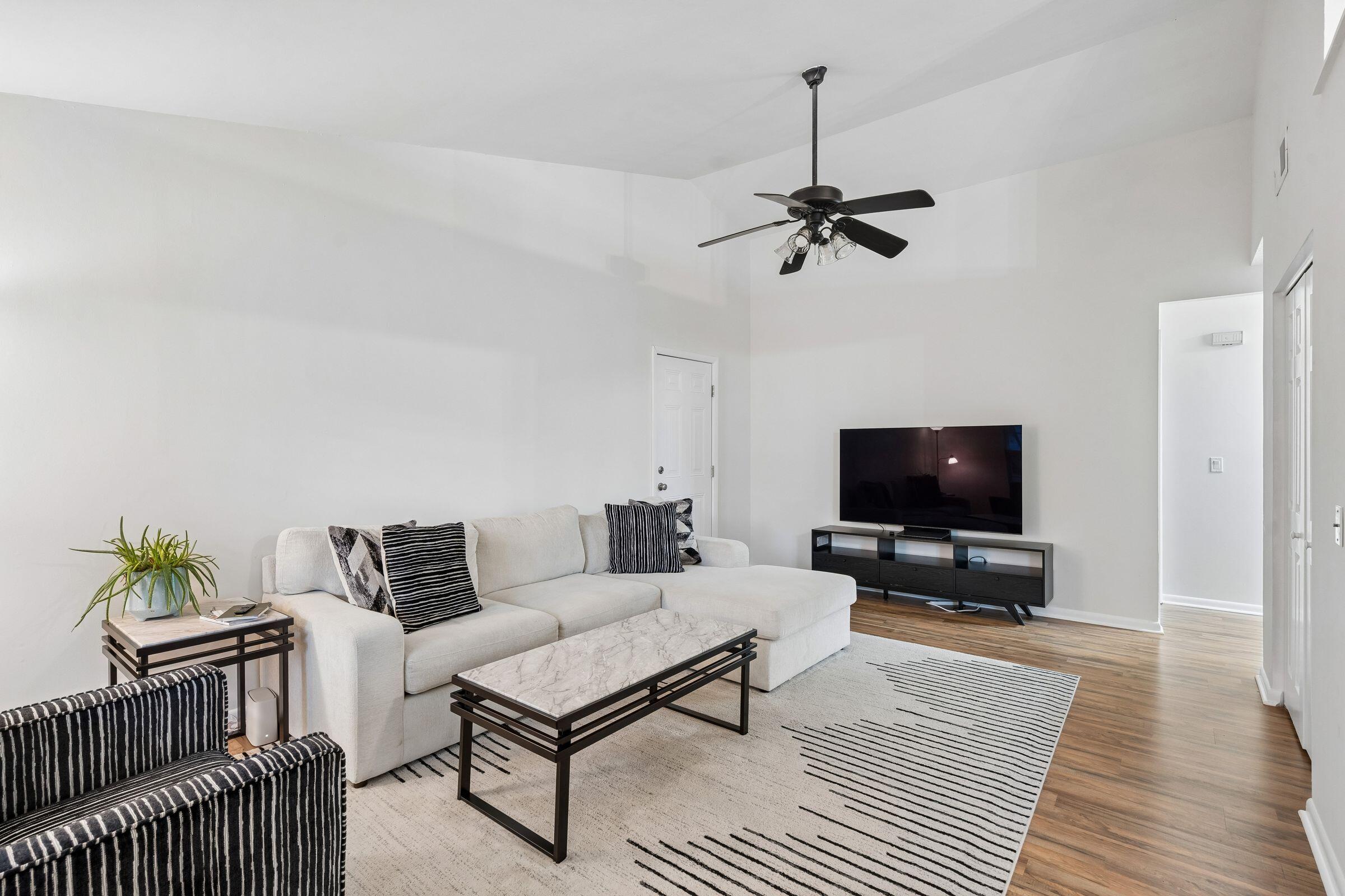 1036 Oakcrest Drive