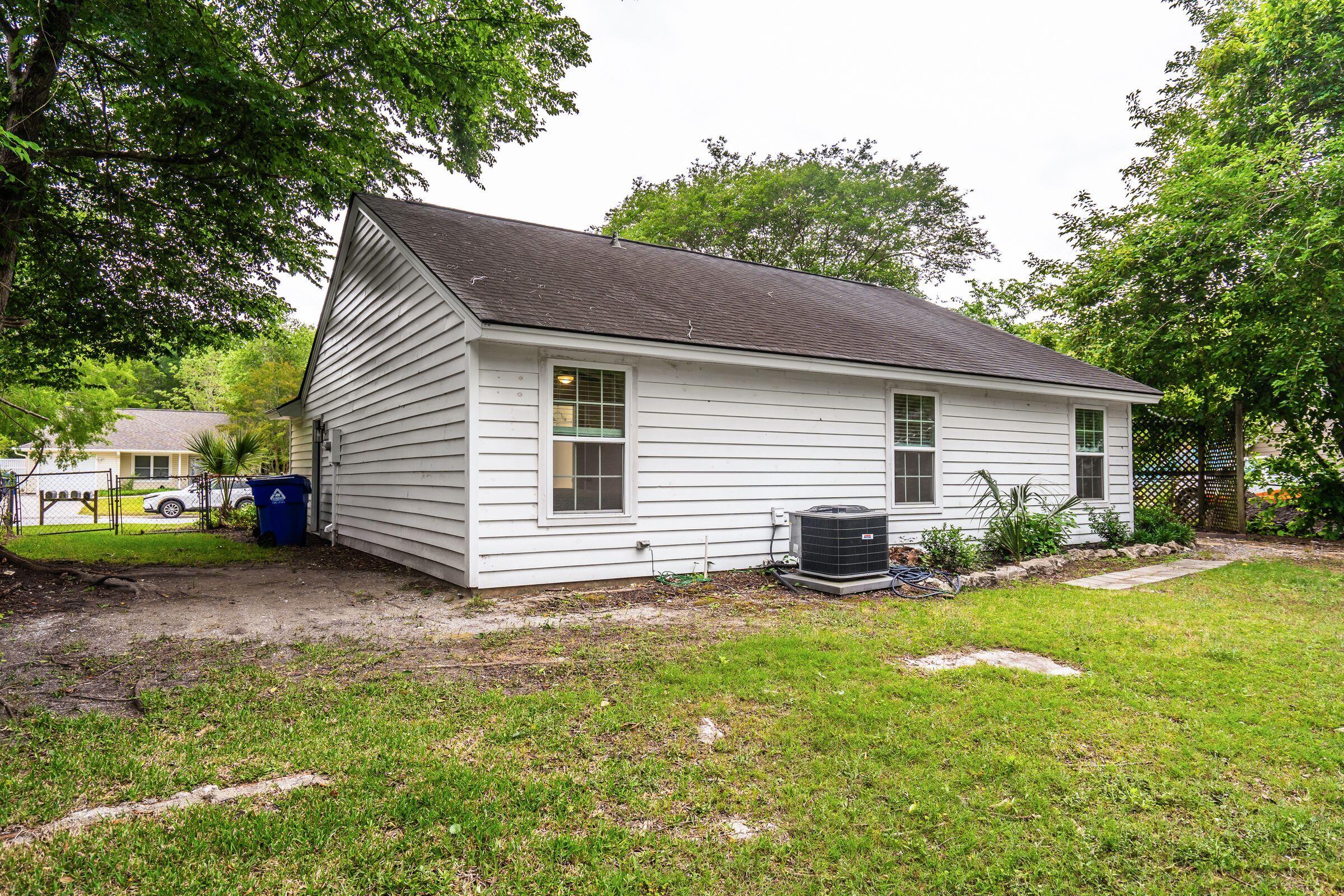 1036 Oakcrest Drive