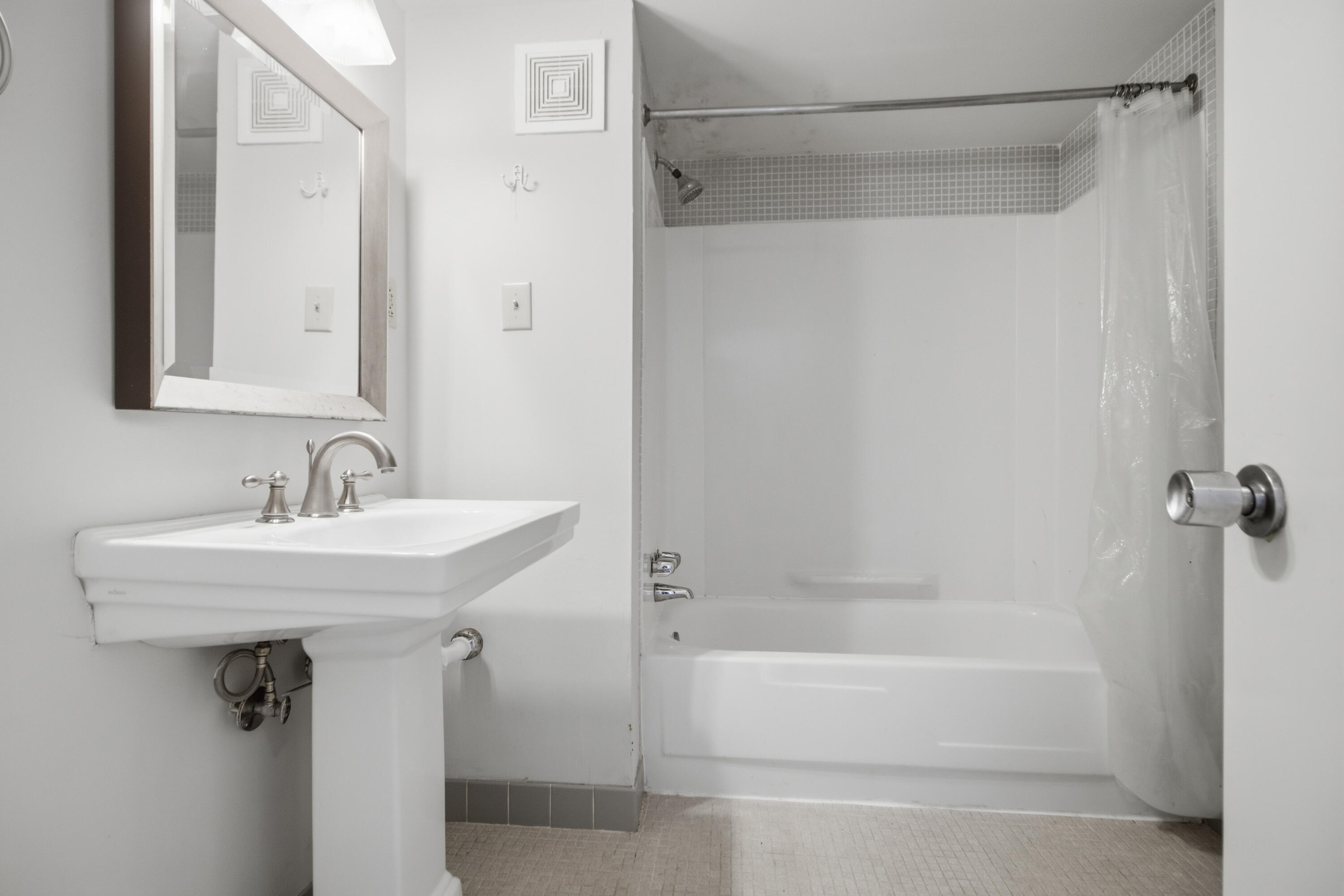 14 Lockwood Drive Apt 3i