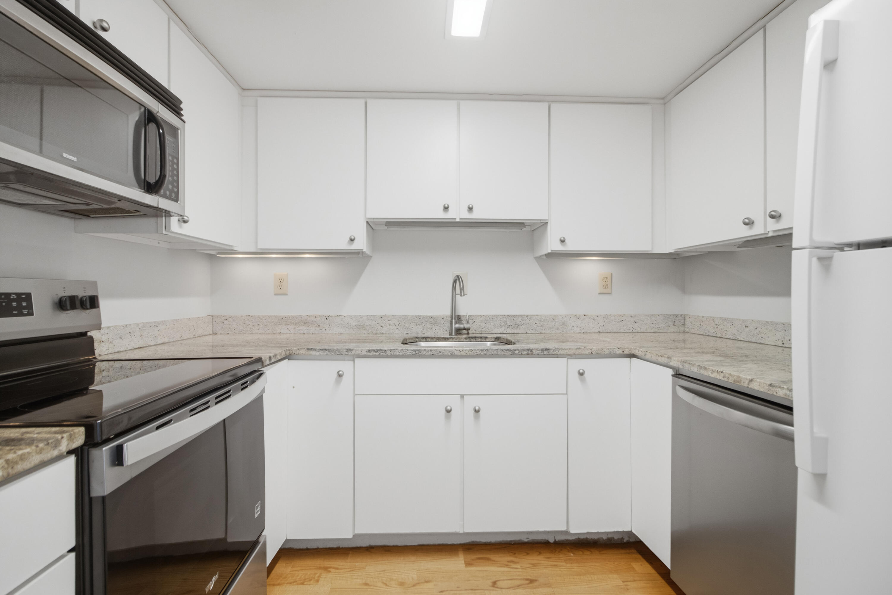 14 Lockwood Drive Apt 3i