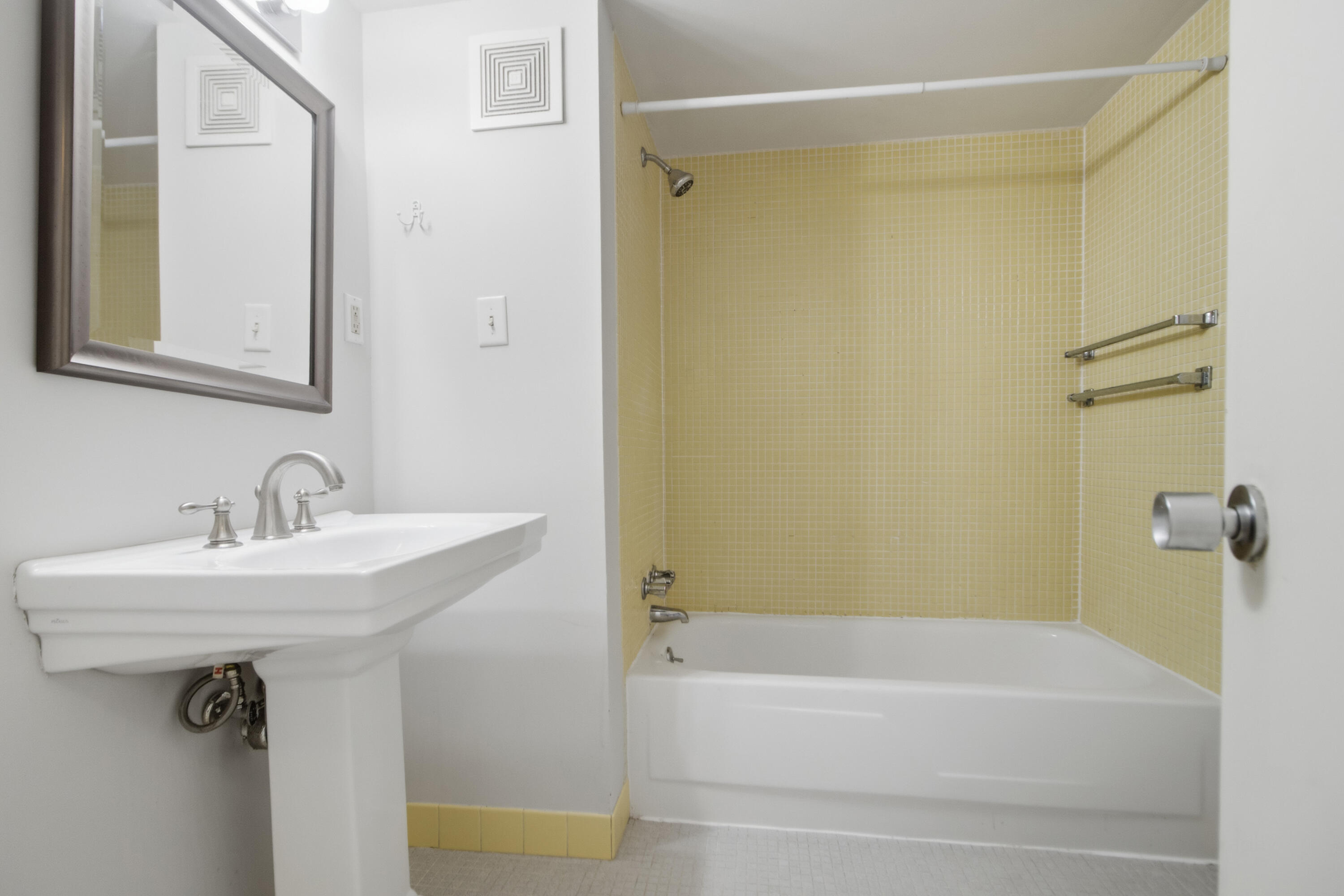 14 Lockwood Drive Apt 3i