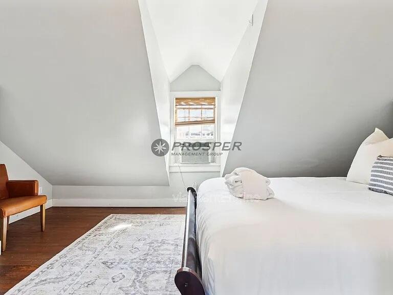72 1/2 King Street
