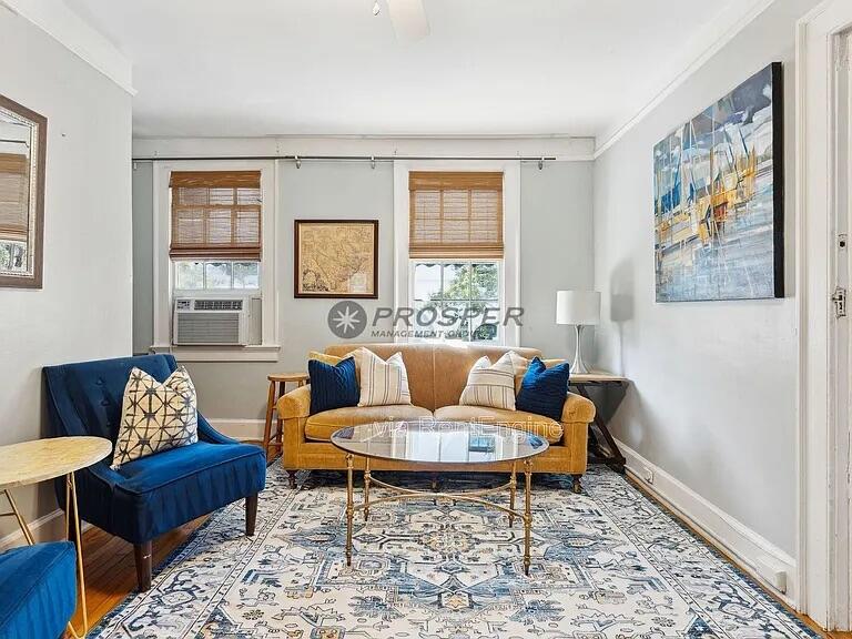 72 1/2 King Street
