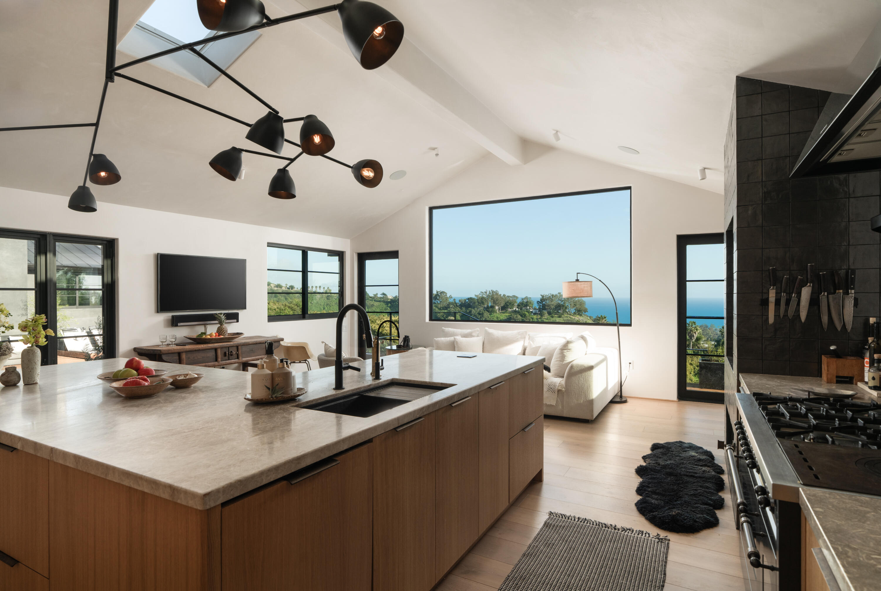 6635 Arozena Lane
