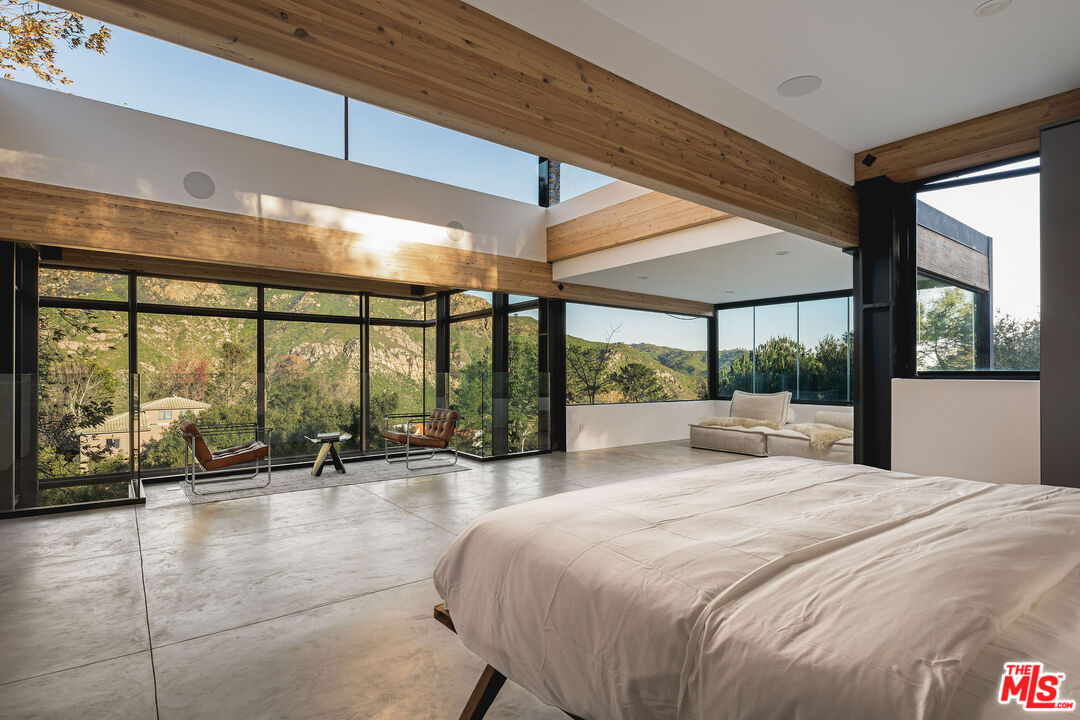 2315 Live Oak Meadows Rd