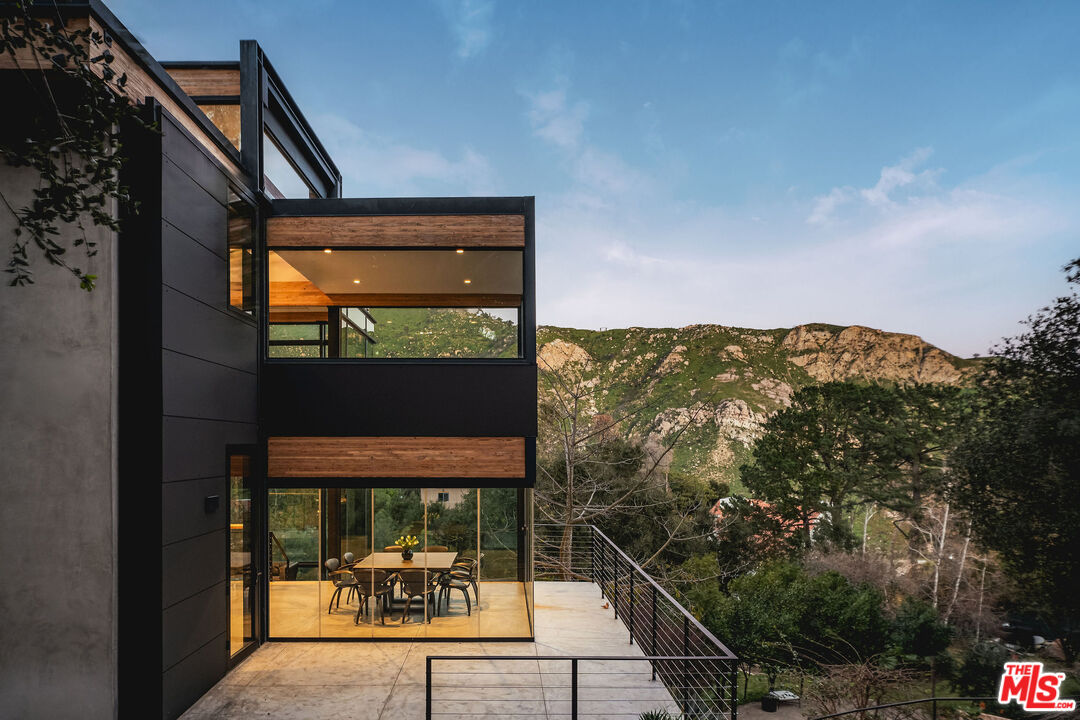 2315 Live Oak Meadows Rd