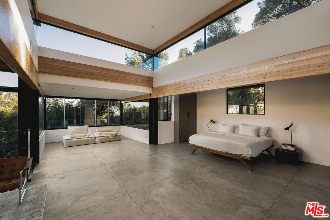 2315 Live Oak Meadows Rd