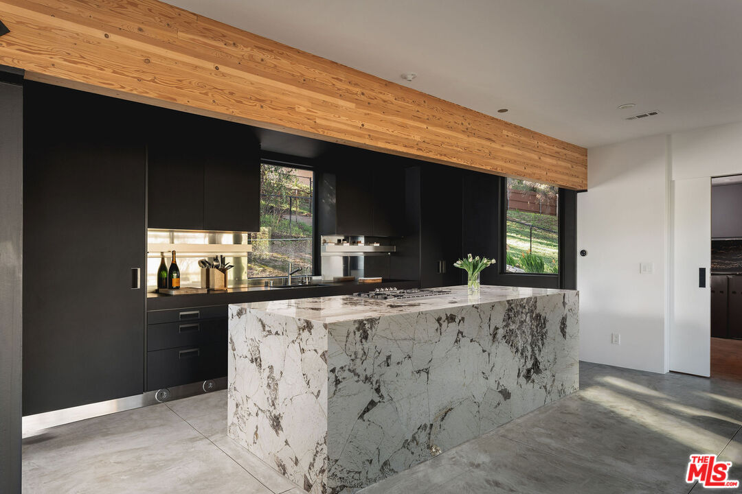 2315 Live Oak Meadows Rd