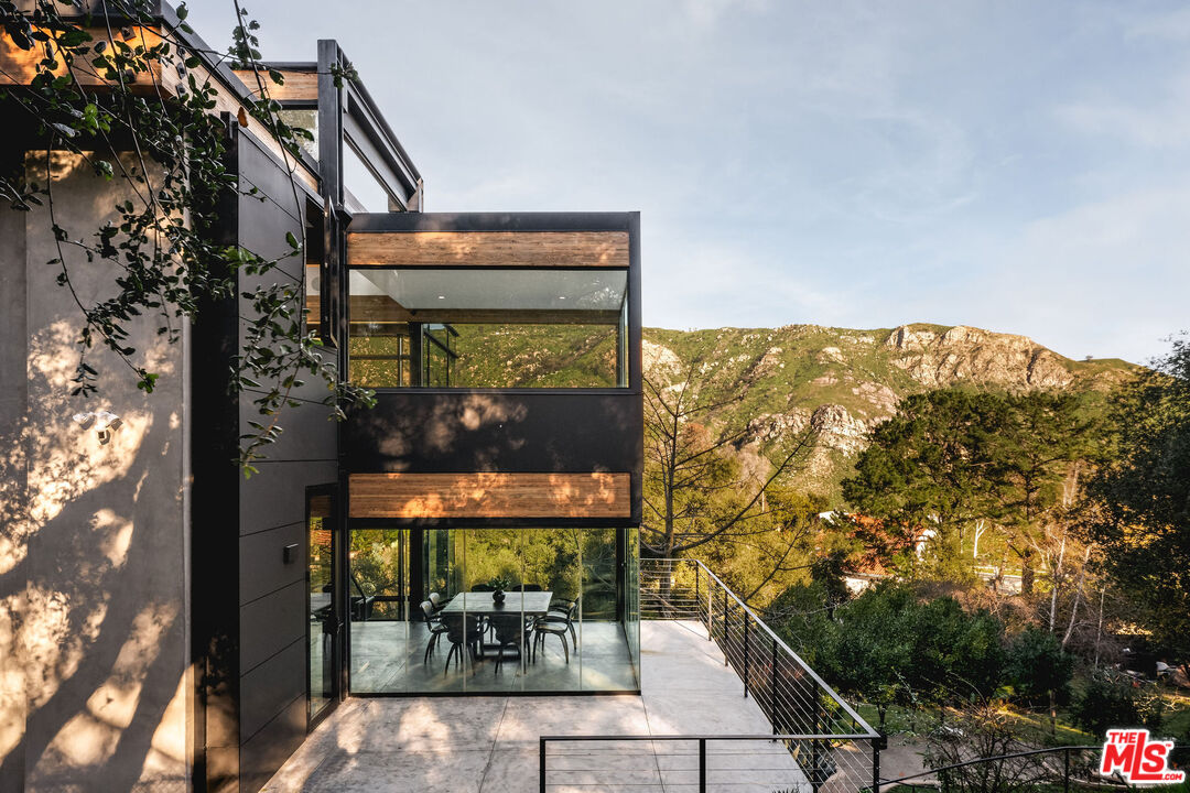 2315 Live Oak Meadows Rd