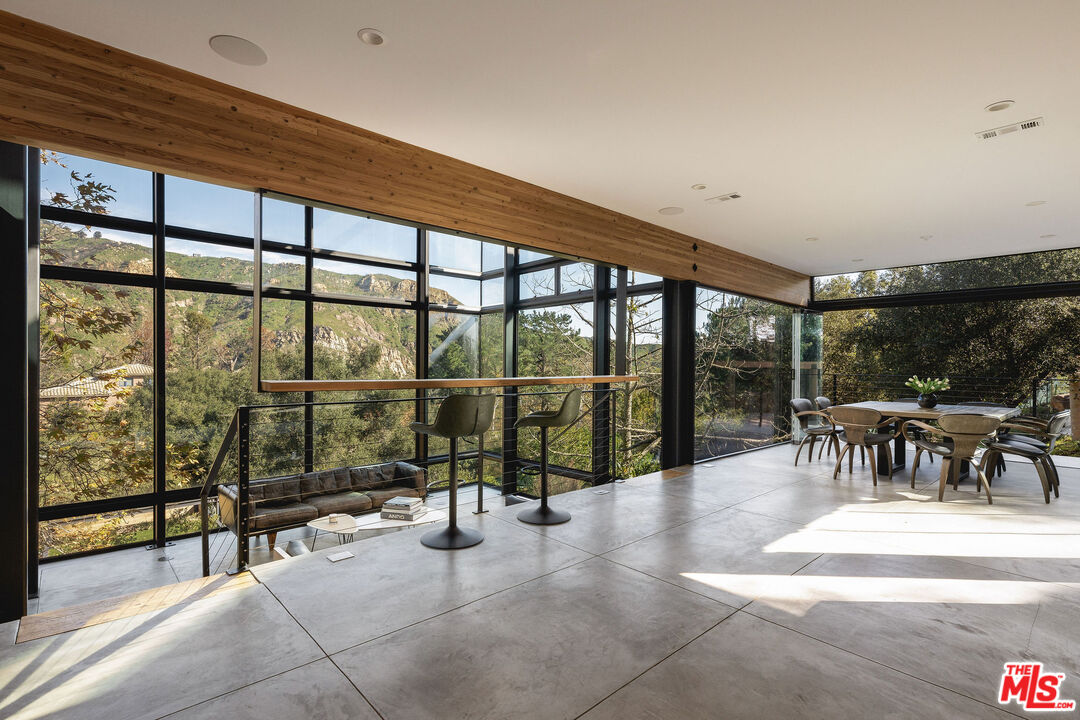 2315 Live Oak Meadows Rd