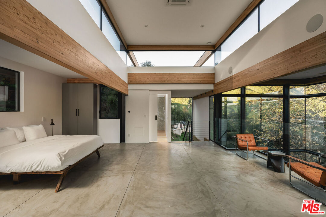 2315 Live Oak Meadows Rd