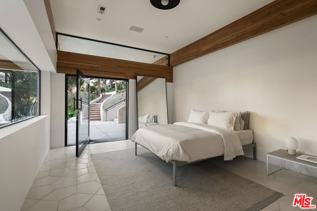 2315 Live Oak Meadows Rd