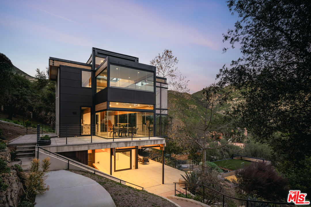 2315 Live Oak Meadows Rd