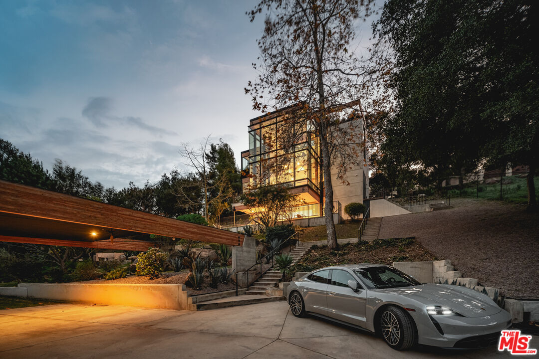 2315 Live Oak Meadows Rd