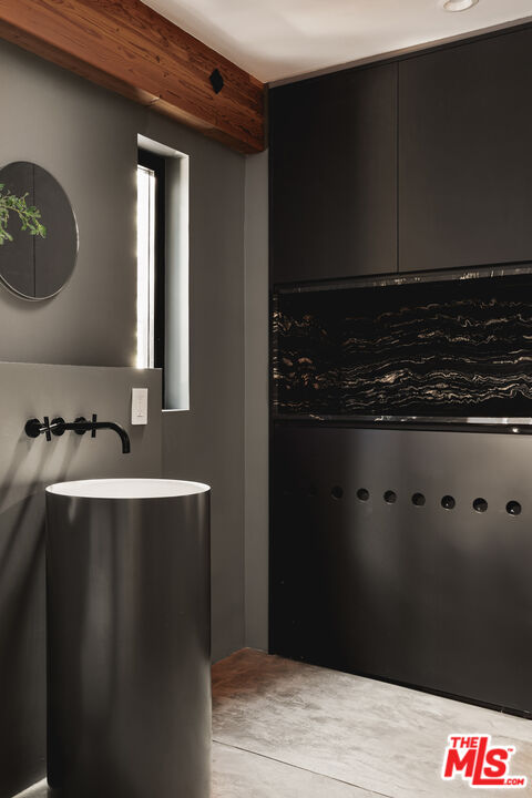 2315 Live Oak Meadows Rd