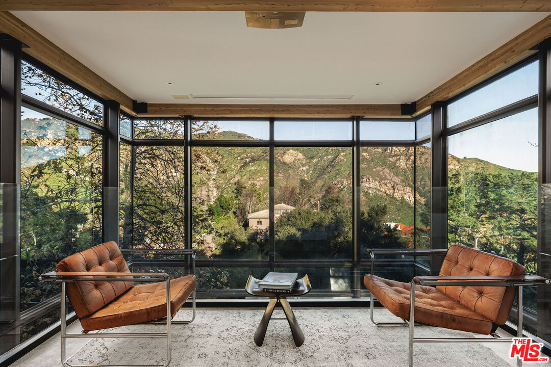 2315 Live Oak Meadows Rd