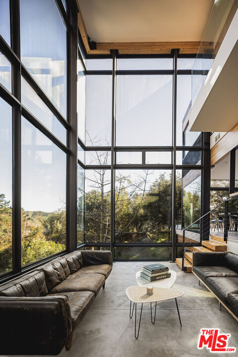 2315 Live Oak Meadows Rd