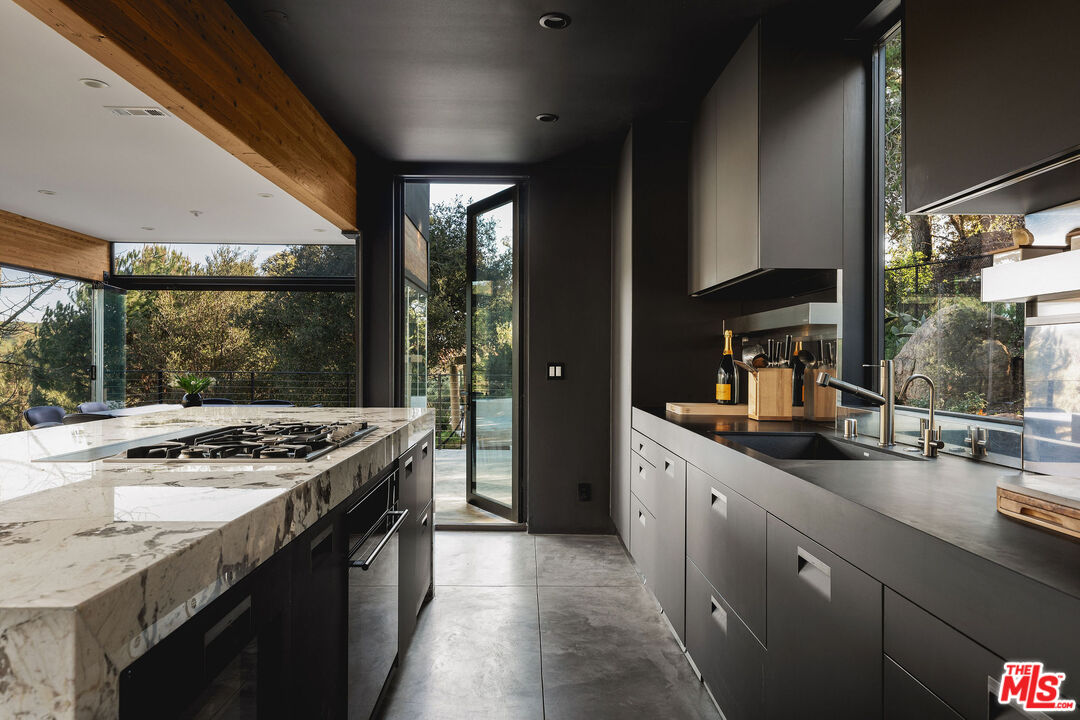 2315 Live Oak Meadows Rd