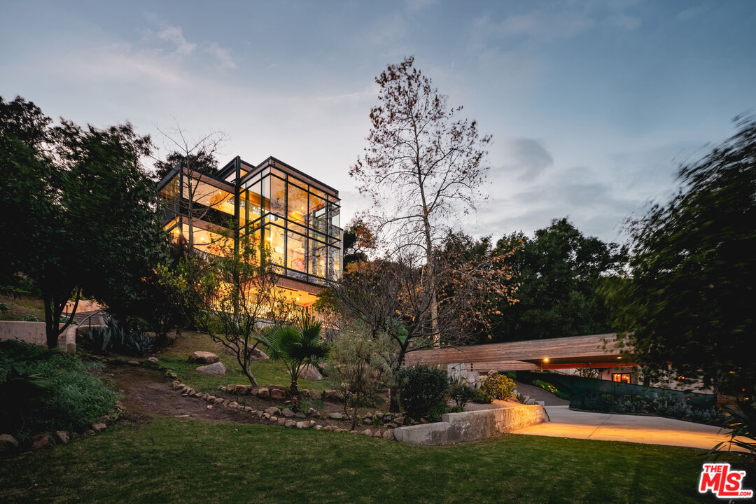 2315 Live Oak Meadows Rd