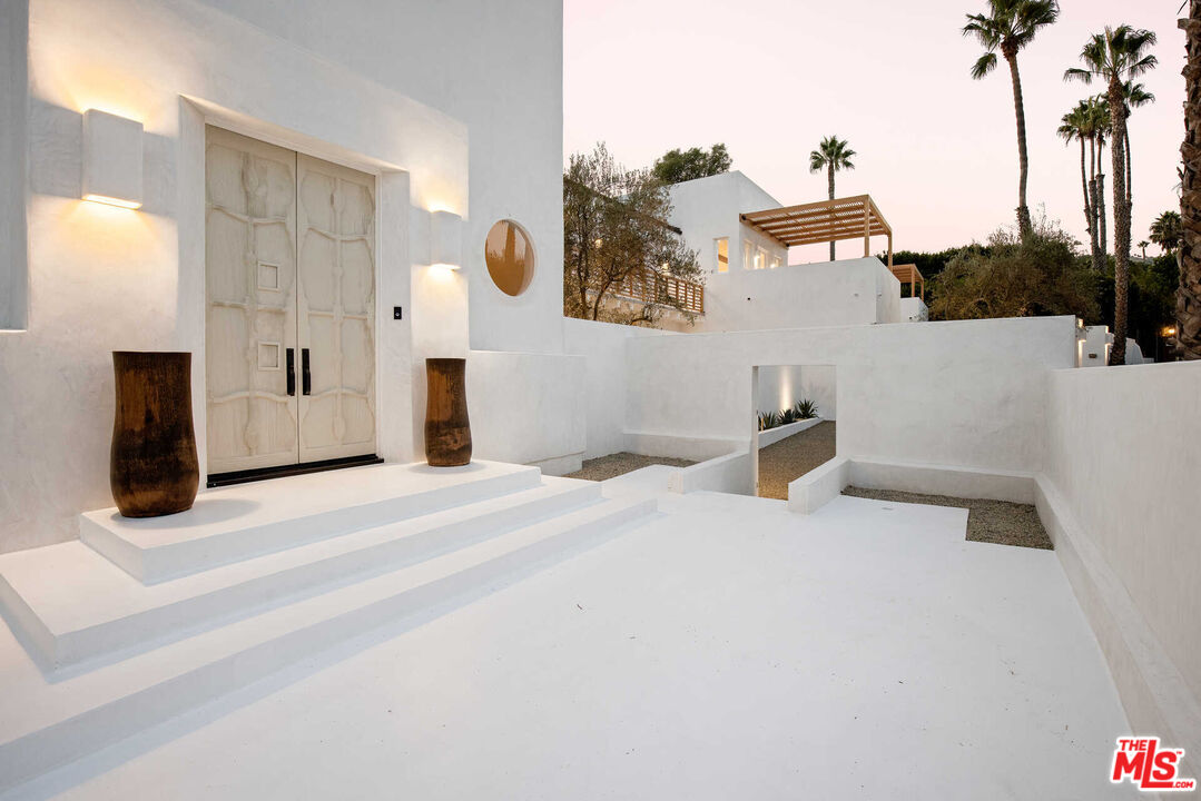 27405 Pacific Coast Hwy