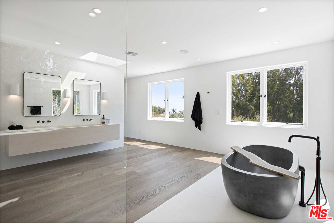 27405 Pacific Coast Hwy