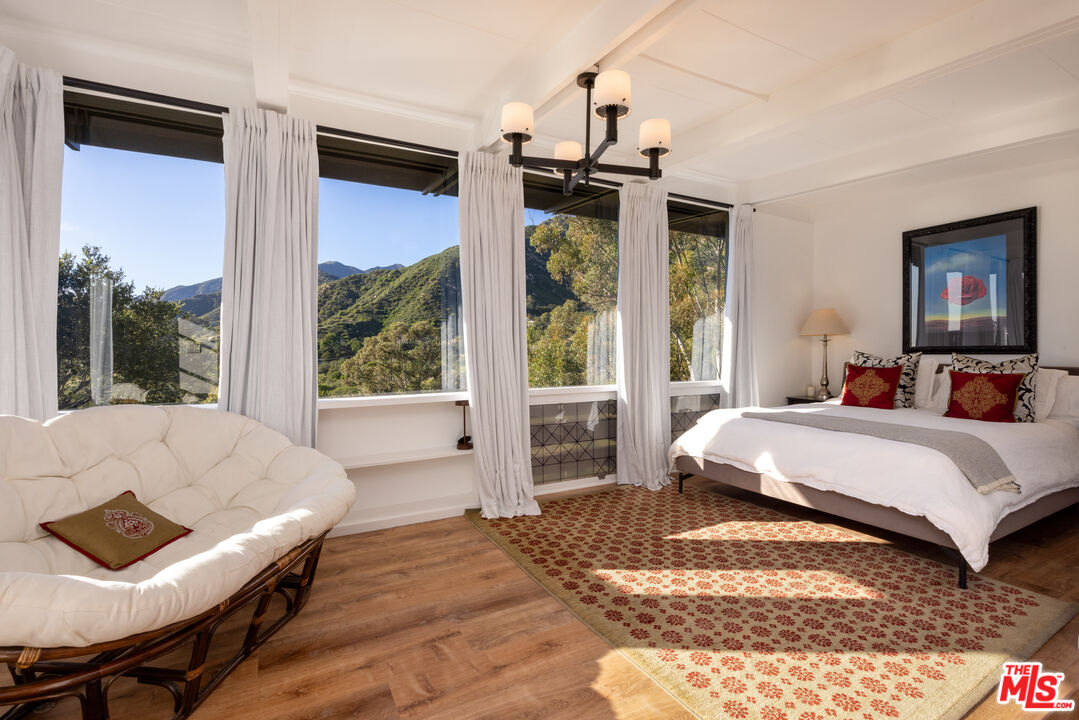 3091 Hidden Valley Ln