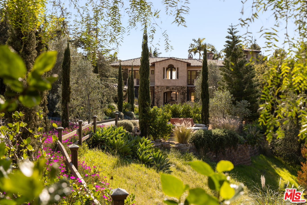 3091 Hidden Valley Ln