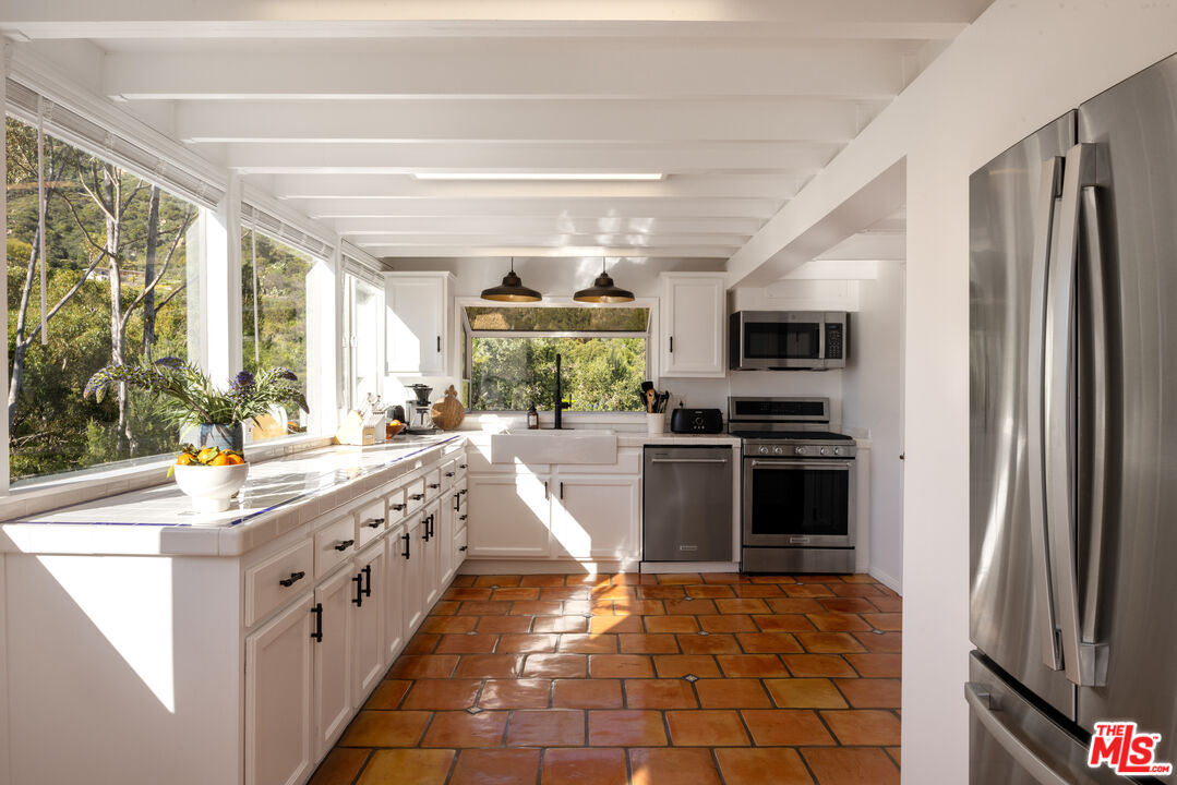 3091 Hidden Valley Ln