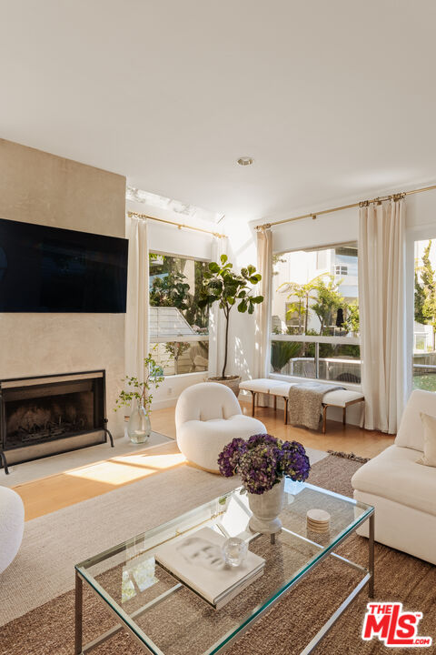 610 Harbor St Unit: 1