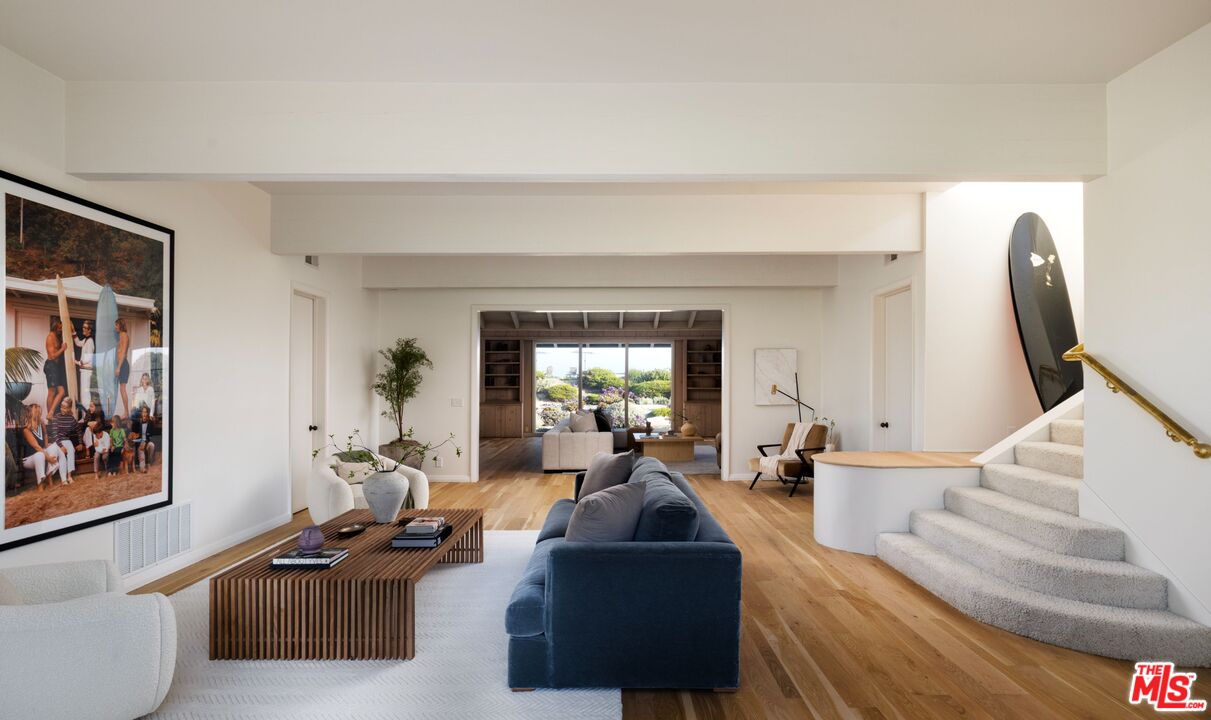 4217 Avenue Del Mar