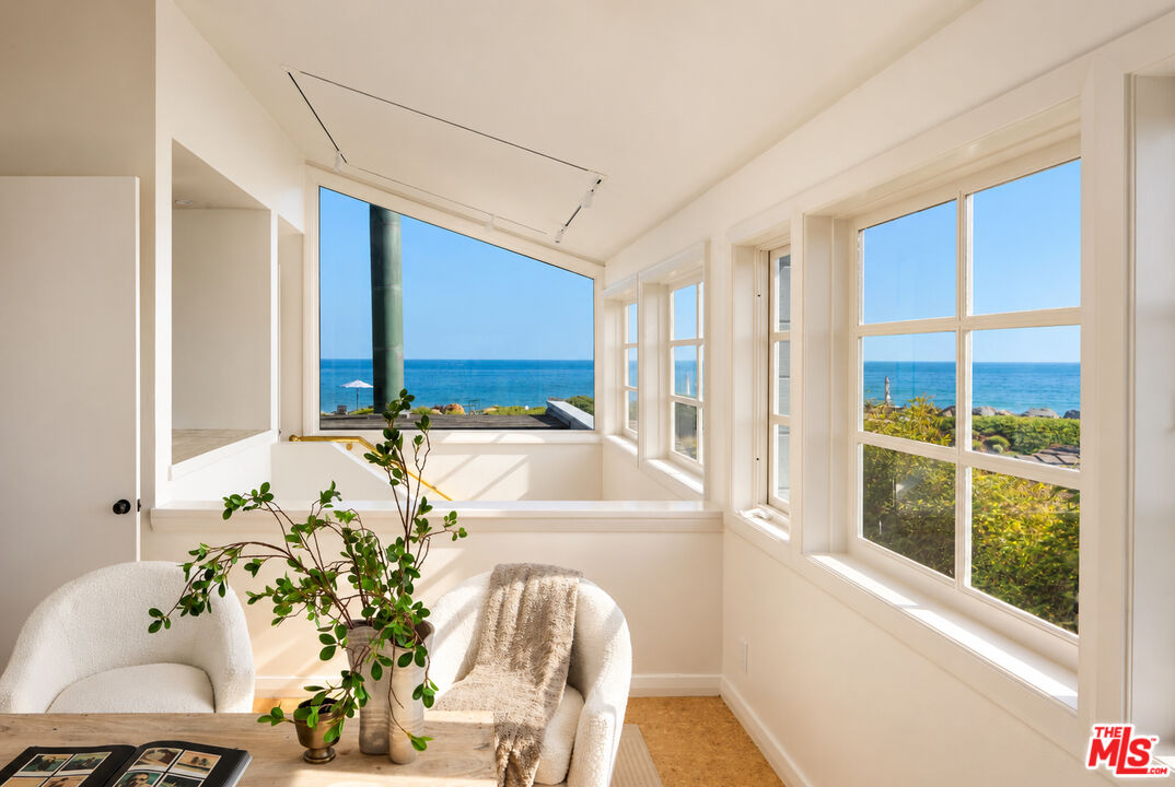 4217 Avenue Del Mar