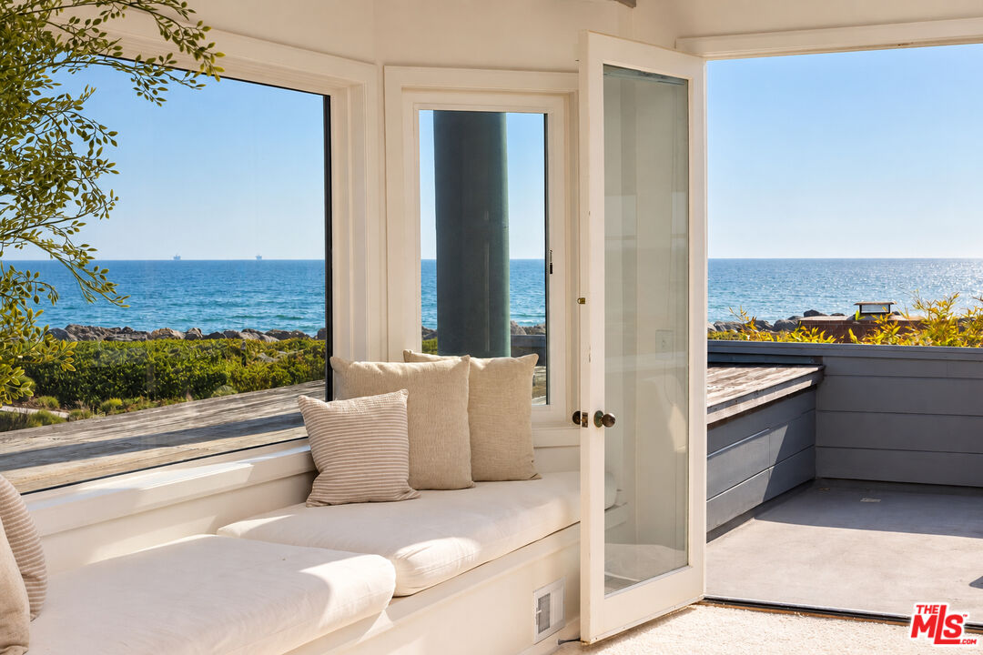 4217 Avenue Del Mar