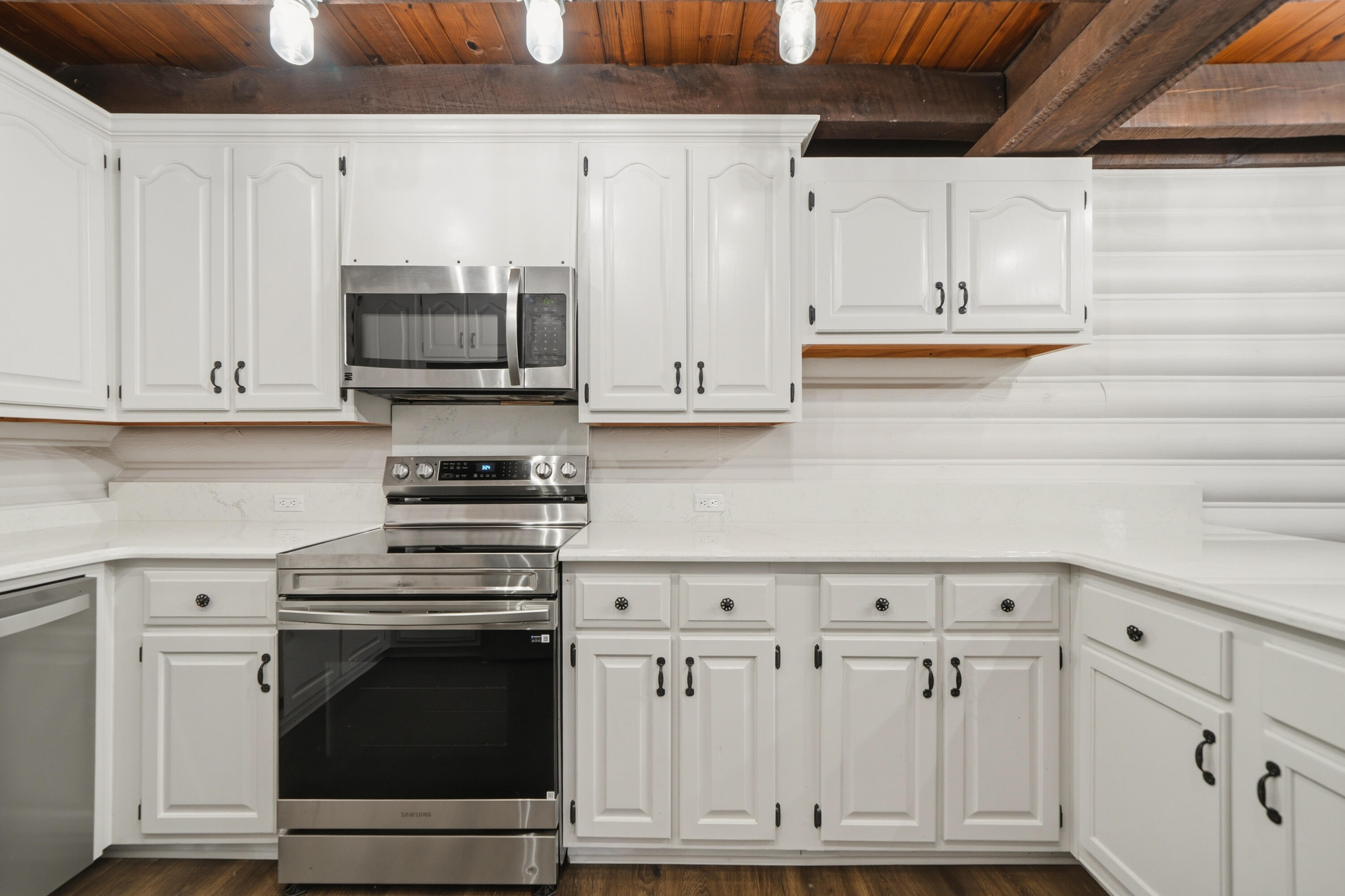 3098 Log Cabin Lane