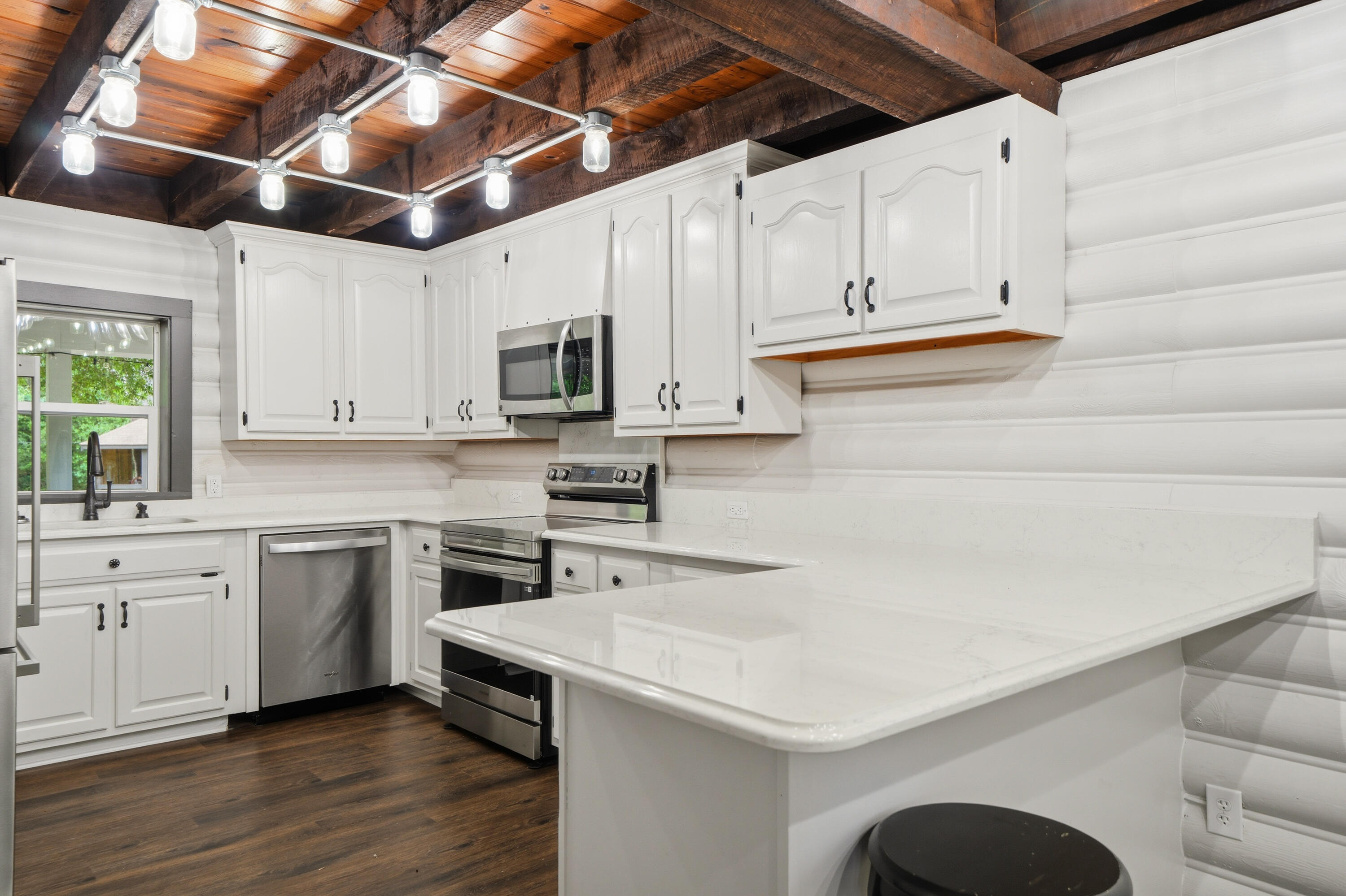 3098 Log Cabin Lane