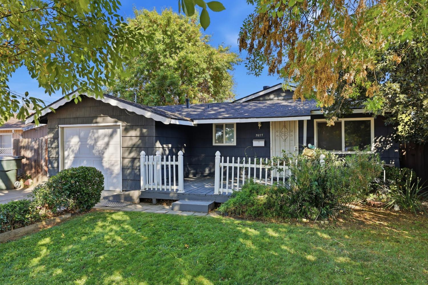 5977 Dewey Boulevard