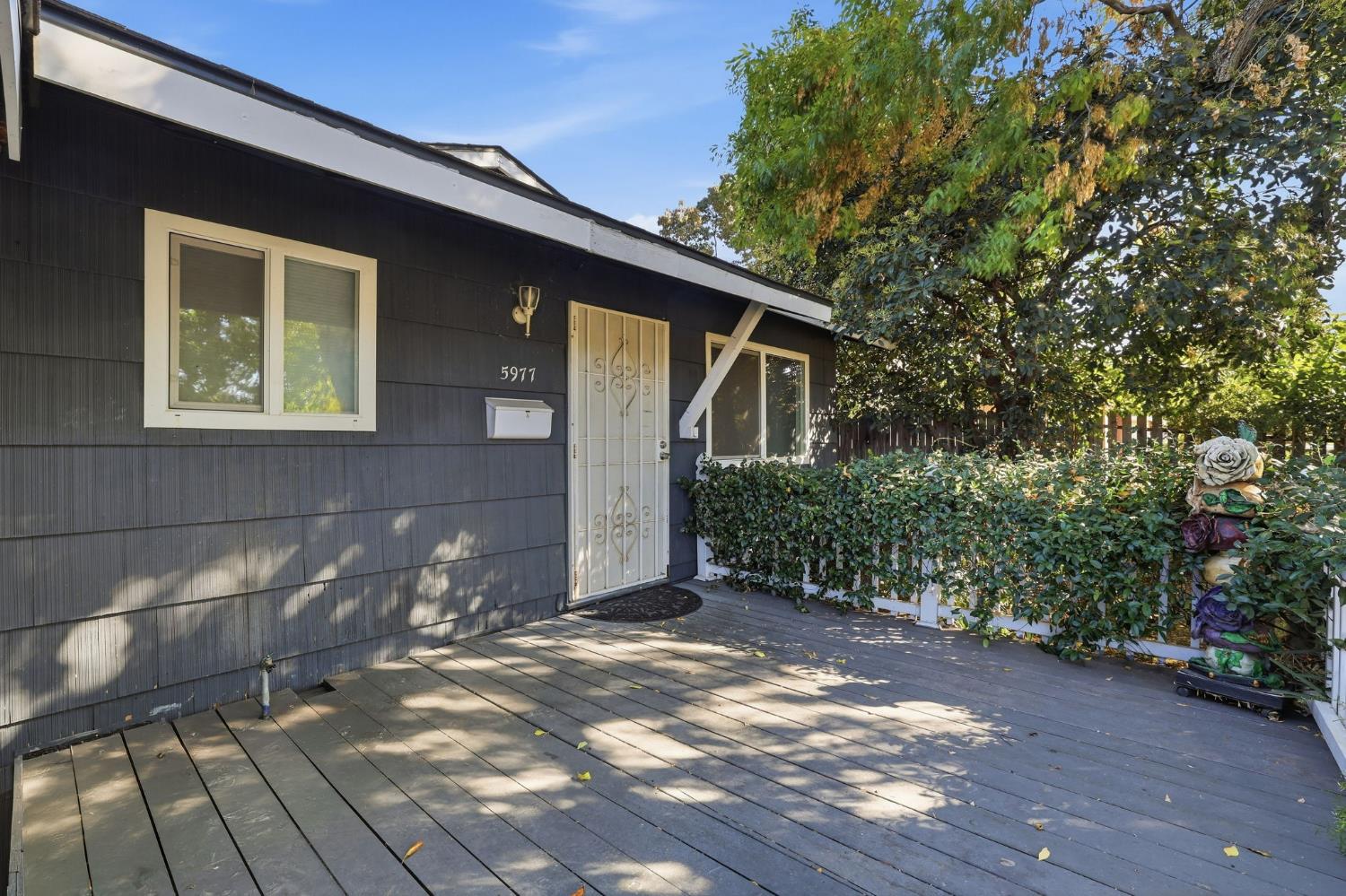 5977 Dewey Boulevard