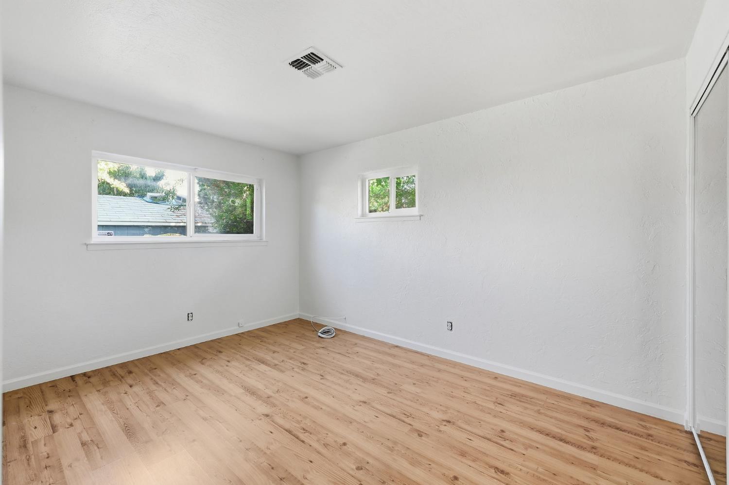 5977 Dewey Boulevard