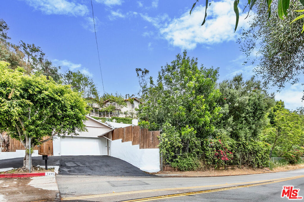 7495 Mulholland Drive