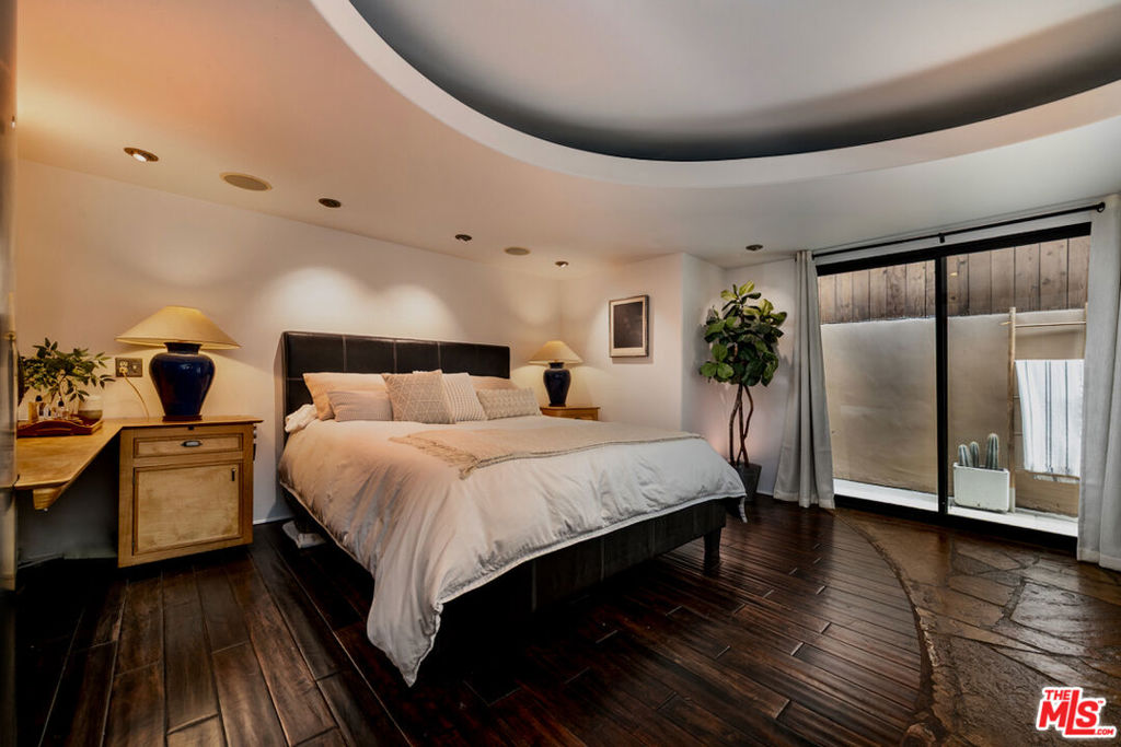 7495 Mulholland Drive