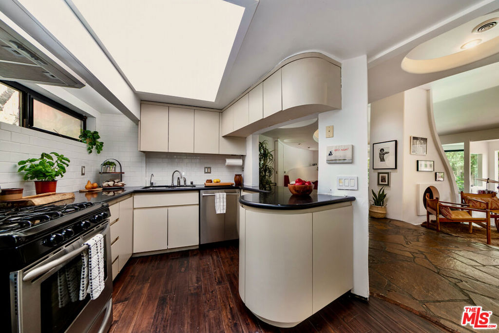 7495 Mulholland Drive